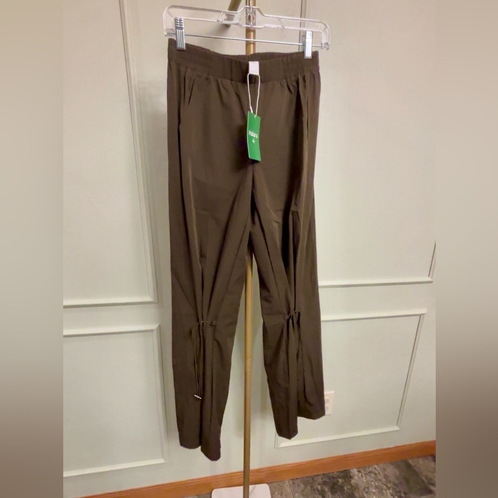 Halara Lightweight Pants NWT Medium- Hiking - Wear + Water Resistant MSRP 64.99